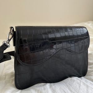 HVISK Elude Bag - Black Vegan Leather Shoulder Bag